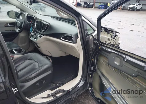 2018 Chrysler Pacifica Touring L z USA, uszkodzony, nr VIN 2C4RC1BG0JR237321